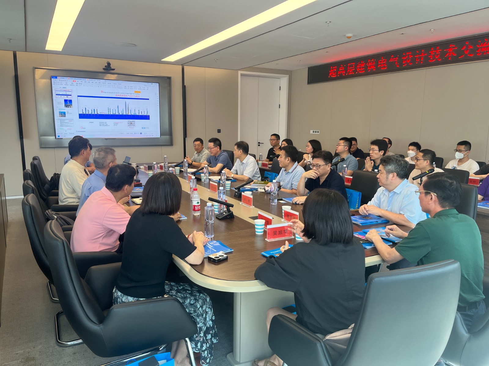 7f71db6ca7bf0e85d9a425dd9b0ff32.jpg 7f71db6ca7bf0e85d9a425dd9b0ff32.jpg